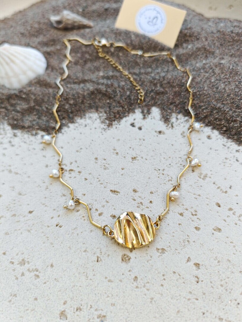 Fresh pearls gold necklace