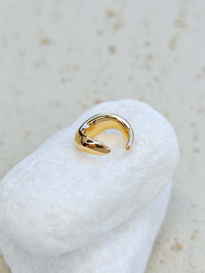 Wave ear cuff