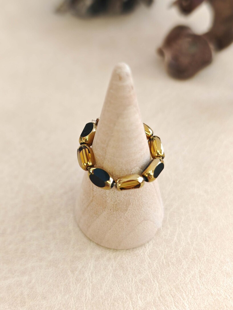 Crystals ring