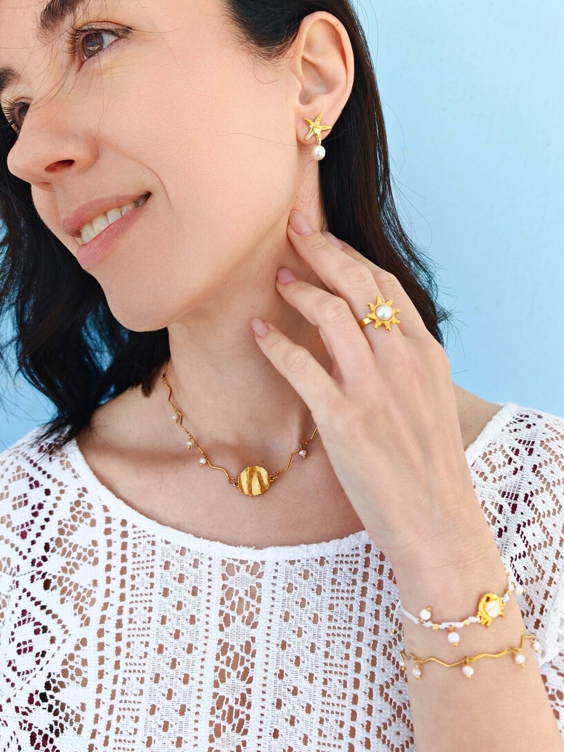 Fresh pearls gold necklace