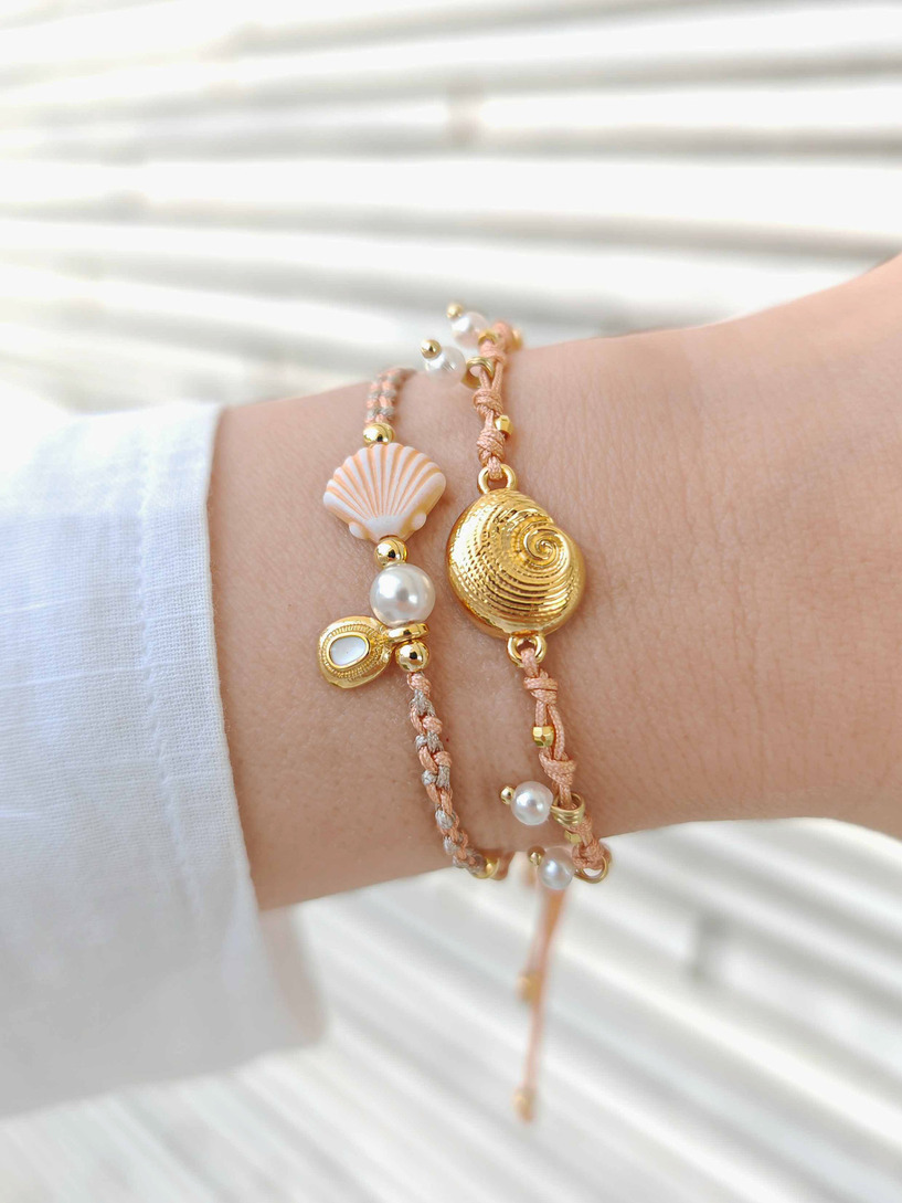 Clam bracelet