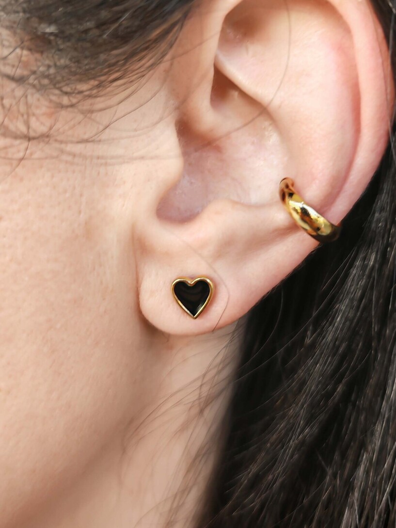 Black hearts earrings