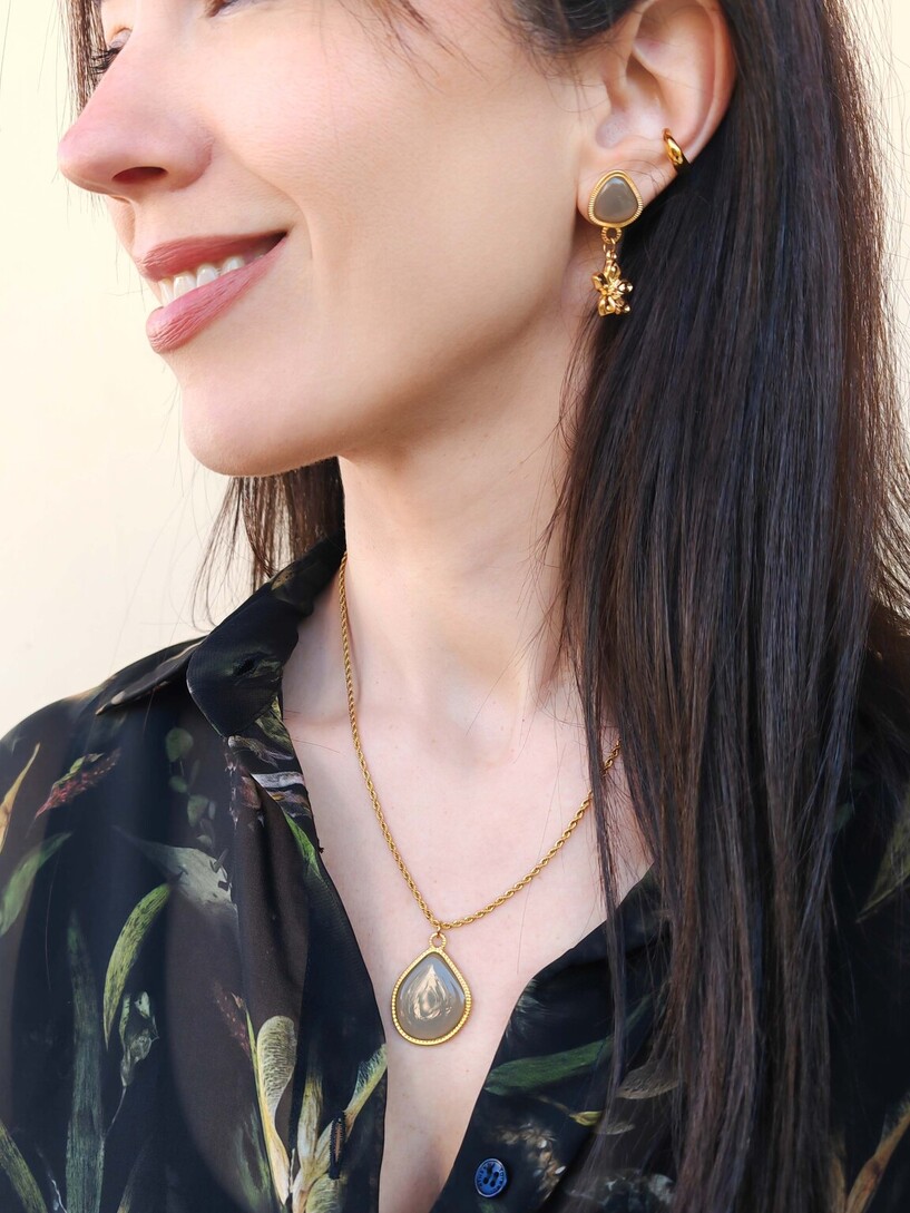 Tear necklace 