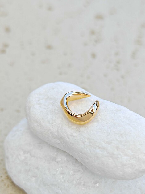 Wave ear cuff