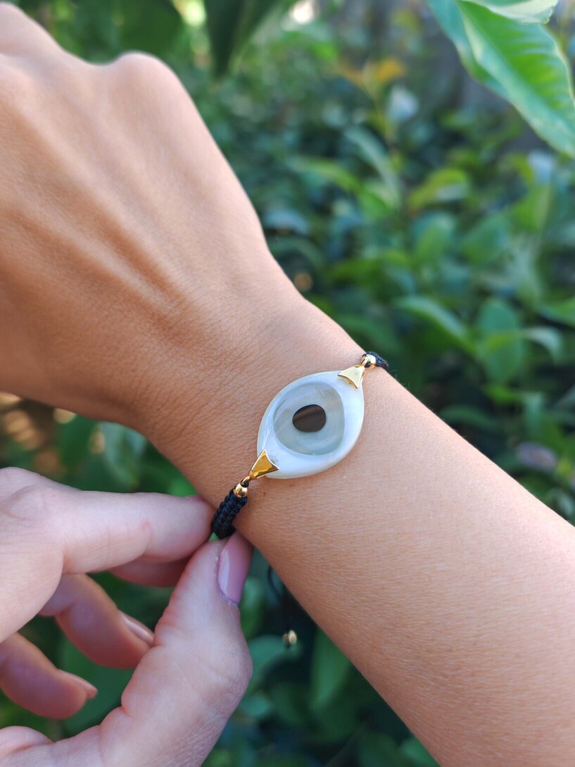 The eye bracelet 
