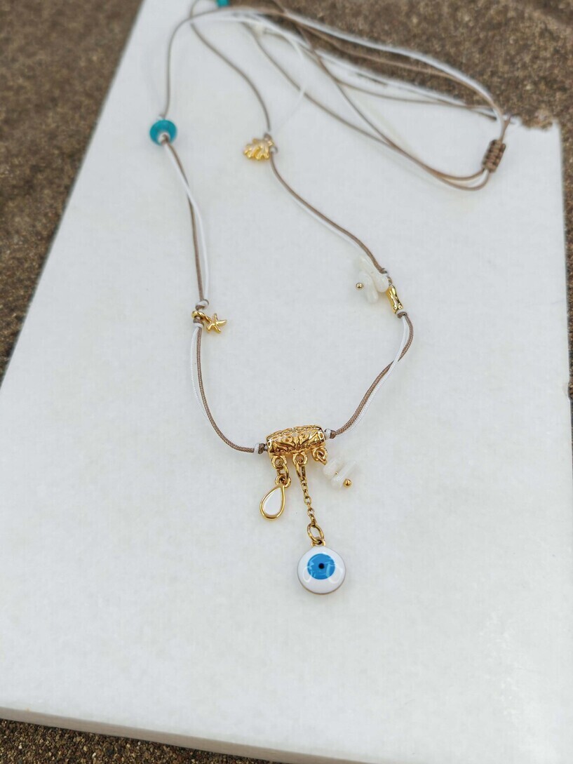 The loose necklace 