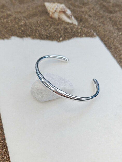 Bold bangle bracelet