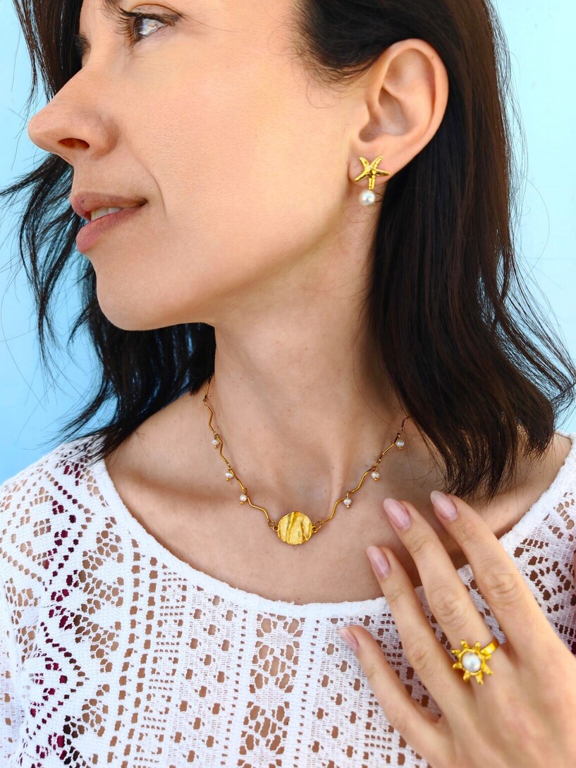 Fresh pearls gold necklace