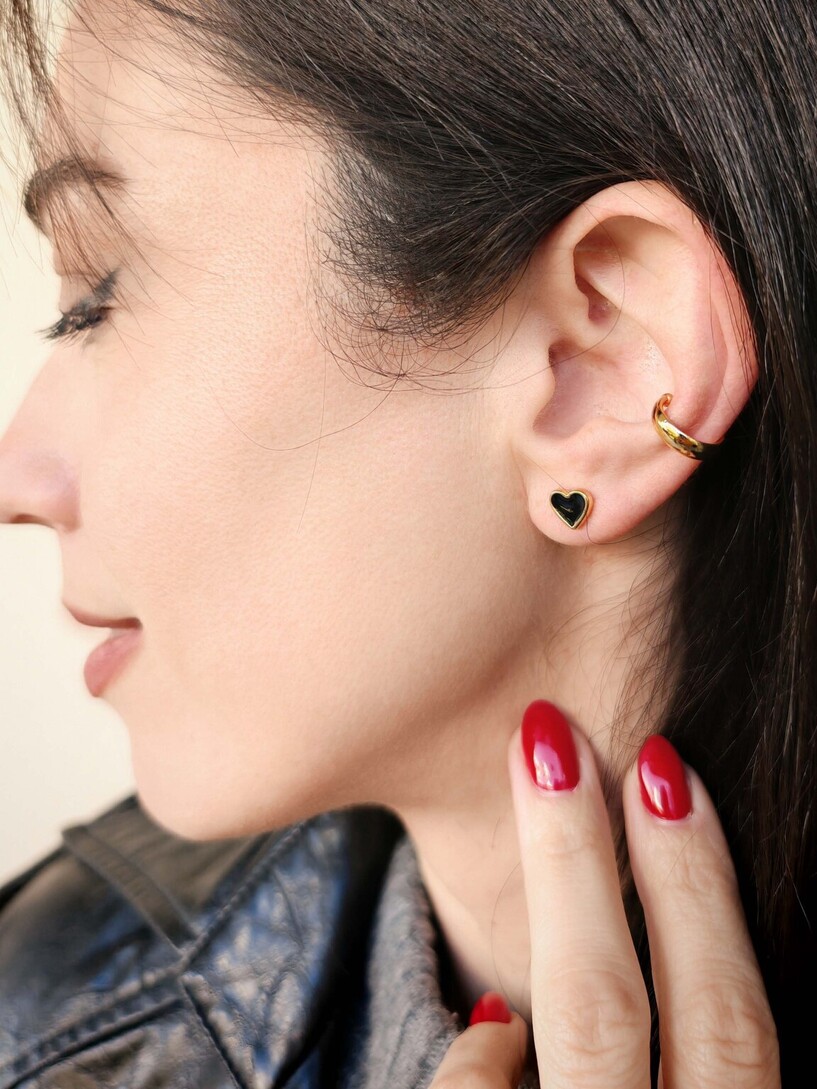 Black hearts earrings