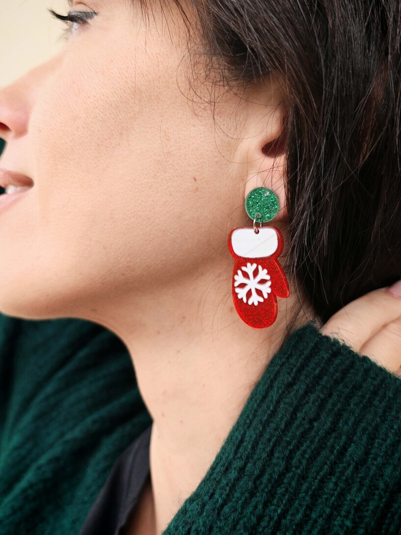 Santa gloves earrings