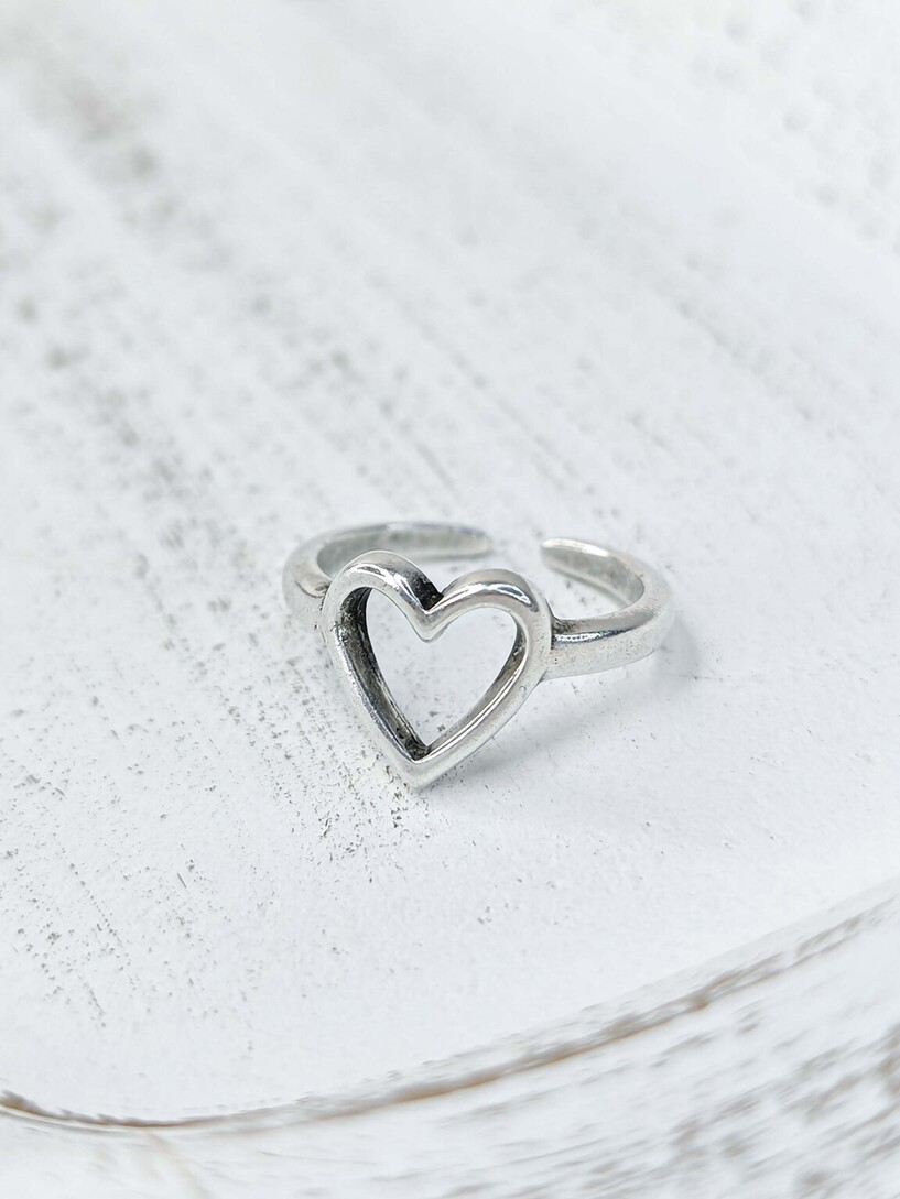 Silver heart ring 