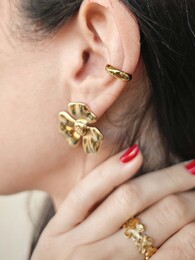Simplicity gold ear cuff