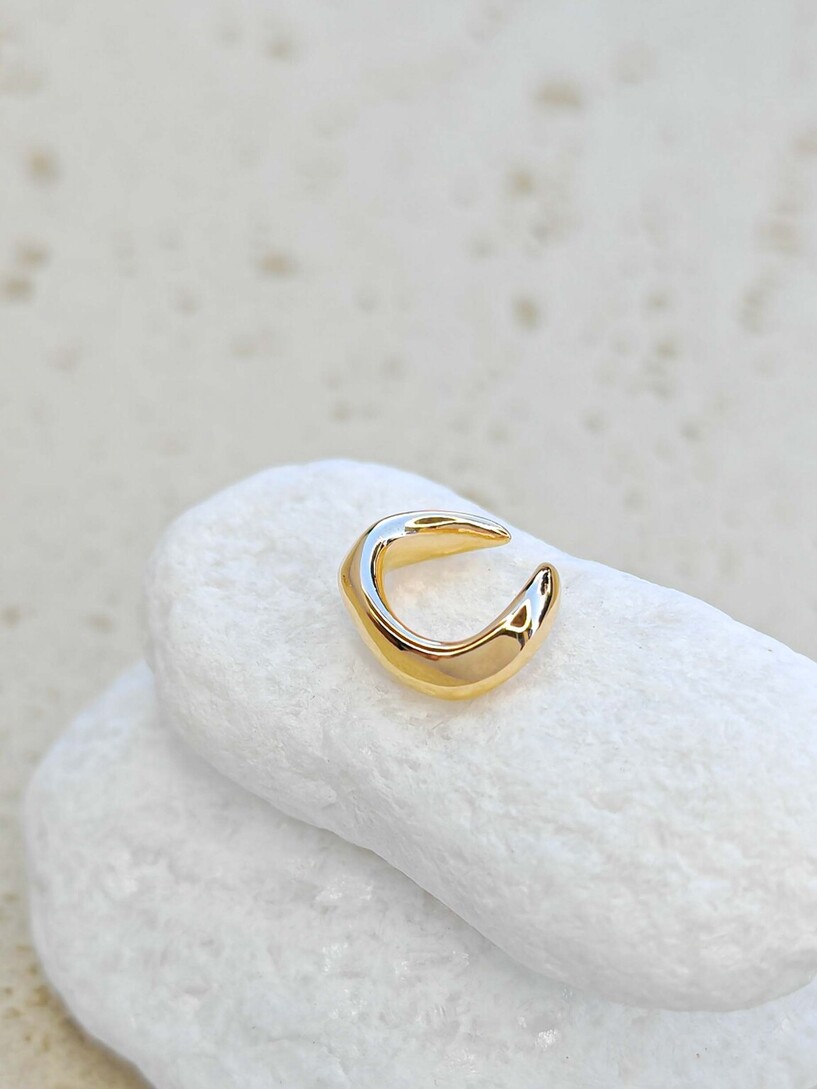 Wave ear cuff