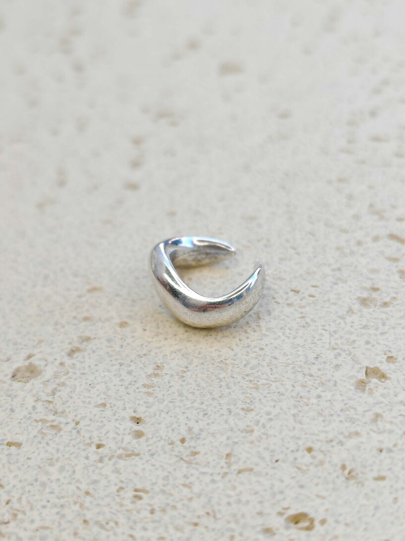 Wave ear cuff