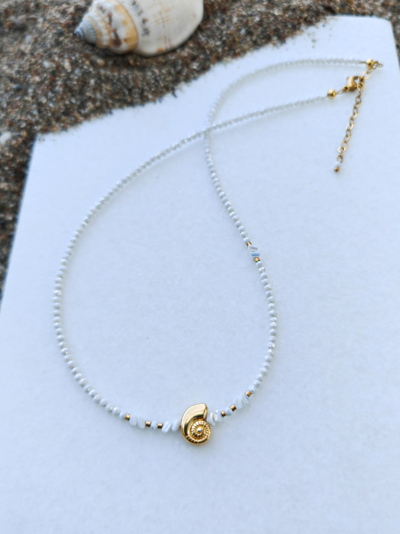White Summer necklace