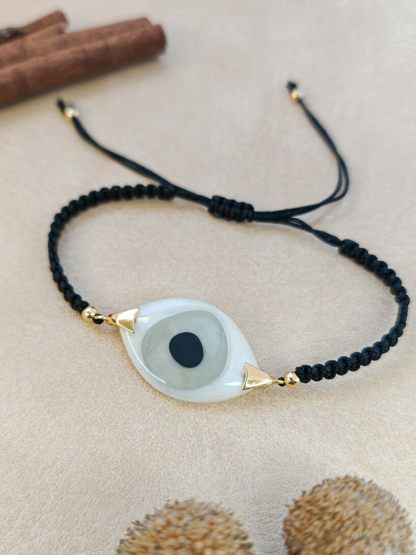 The eye bracelet 