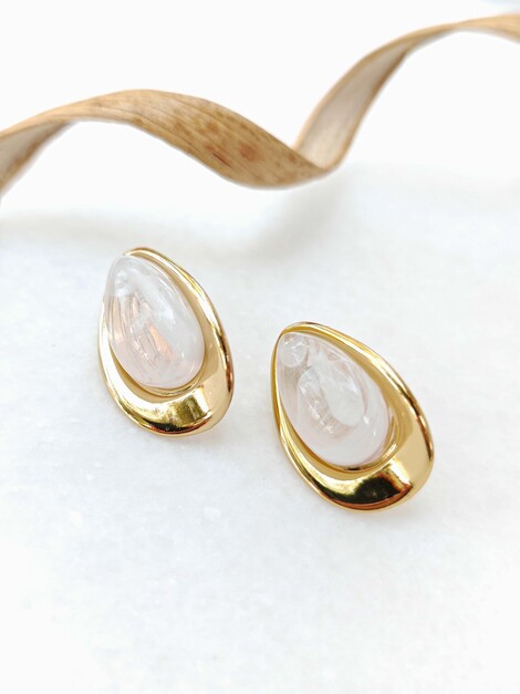 Drops beige stainless steel earrings