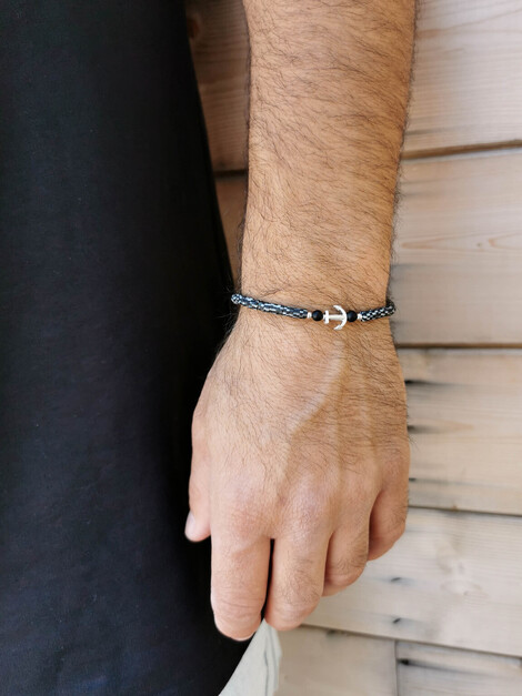 Anchor bracelet