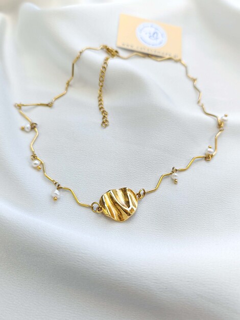 Fresh pearls gold necklace
