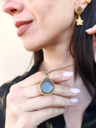 Tear necklace 