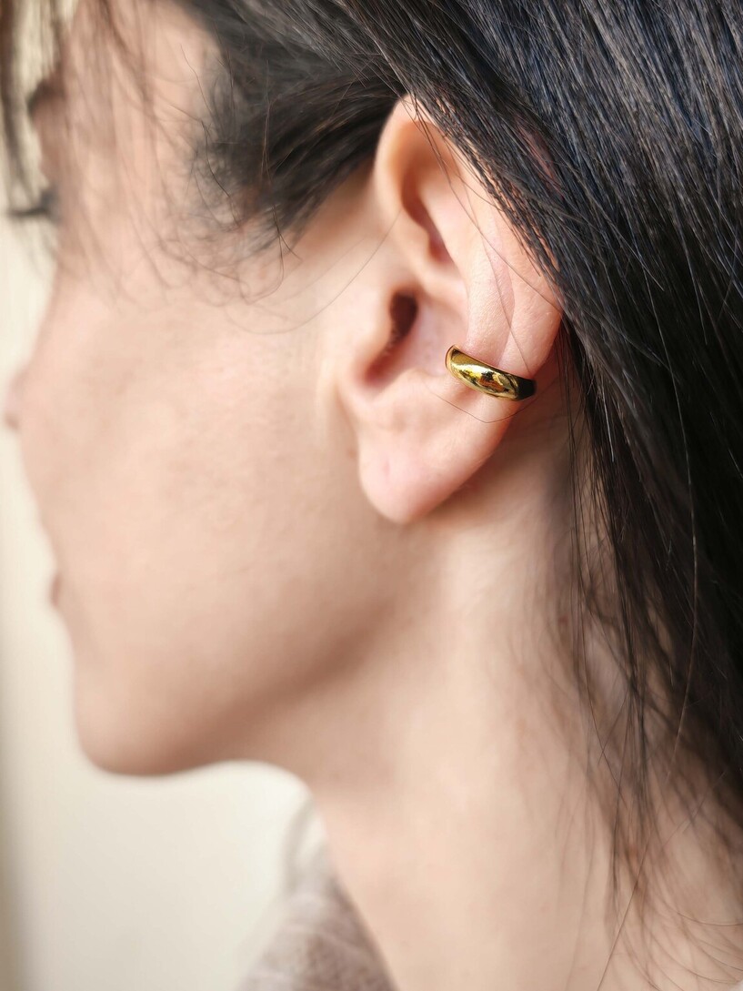 Simplicity gold ear cuff
