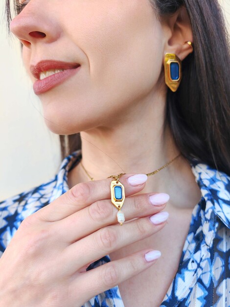 Blue lagoon necklace