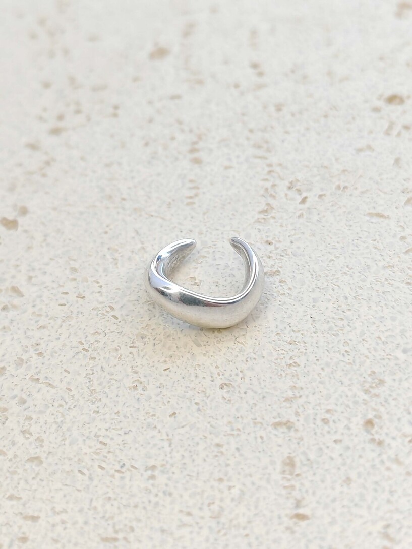 Wave ear cuff