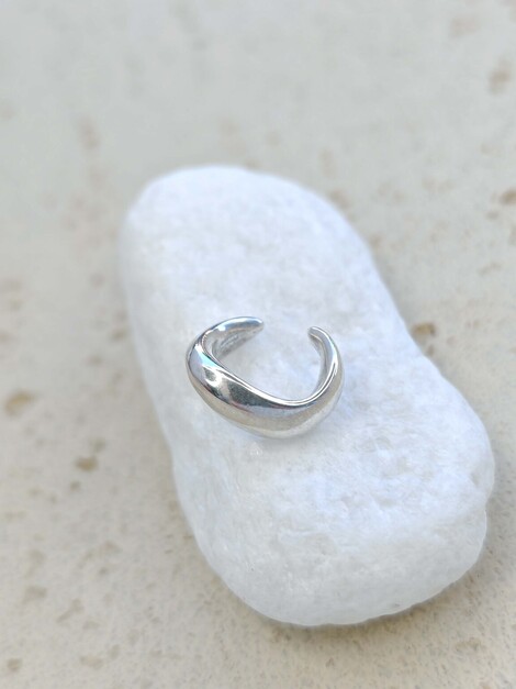 Wave ear cuff