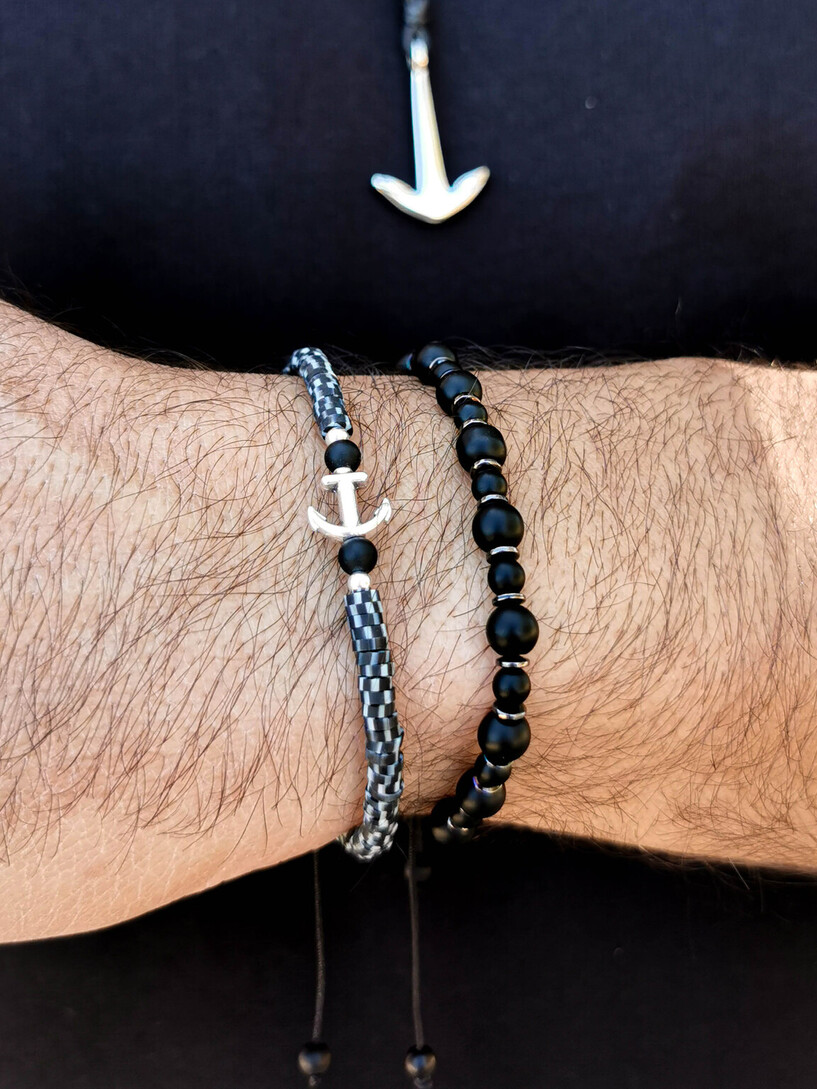 Anchor bracelet