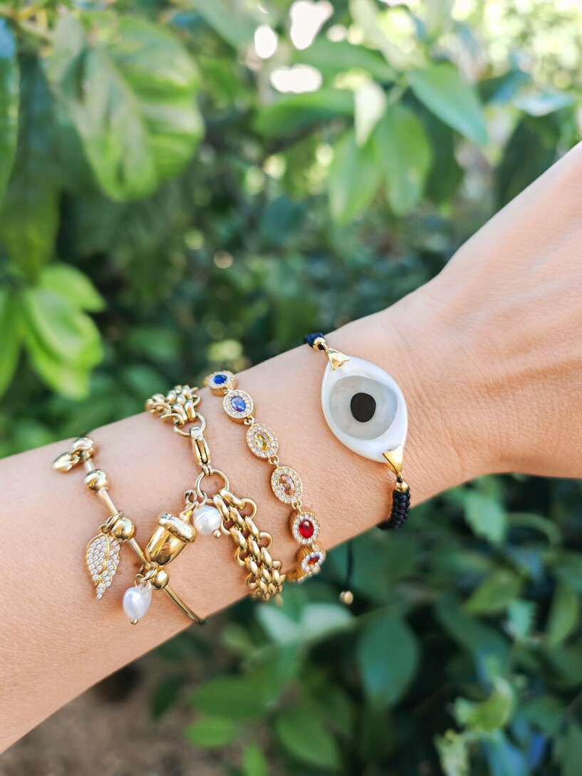 The eye bracelet 
