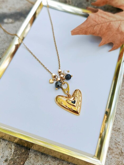 Black heart necklace