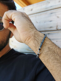 Anchor bracelet