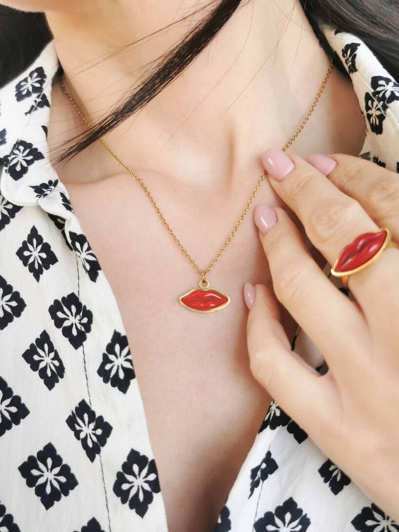 Lips stainless steel necklace