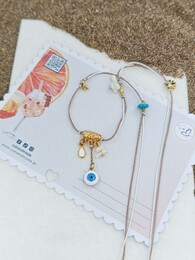 The loose necklace 