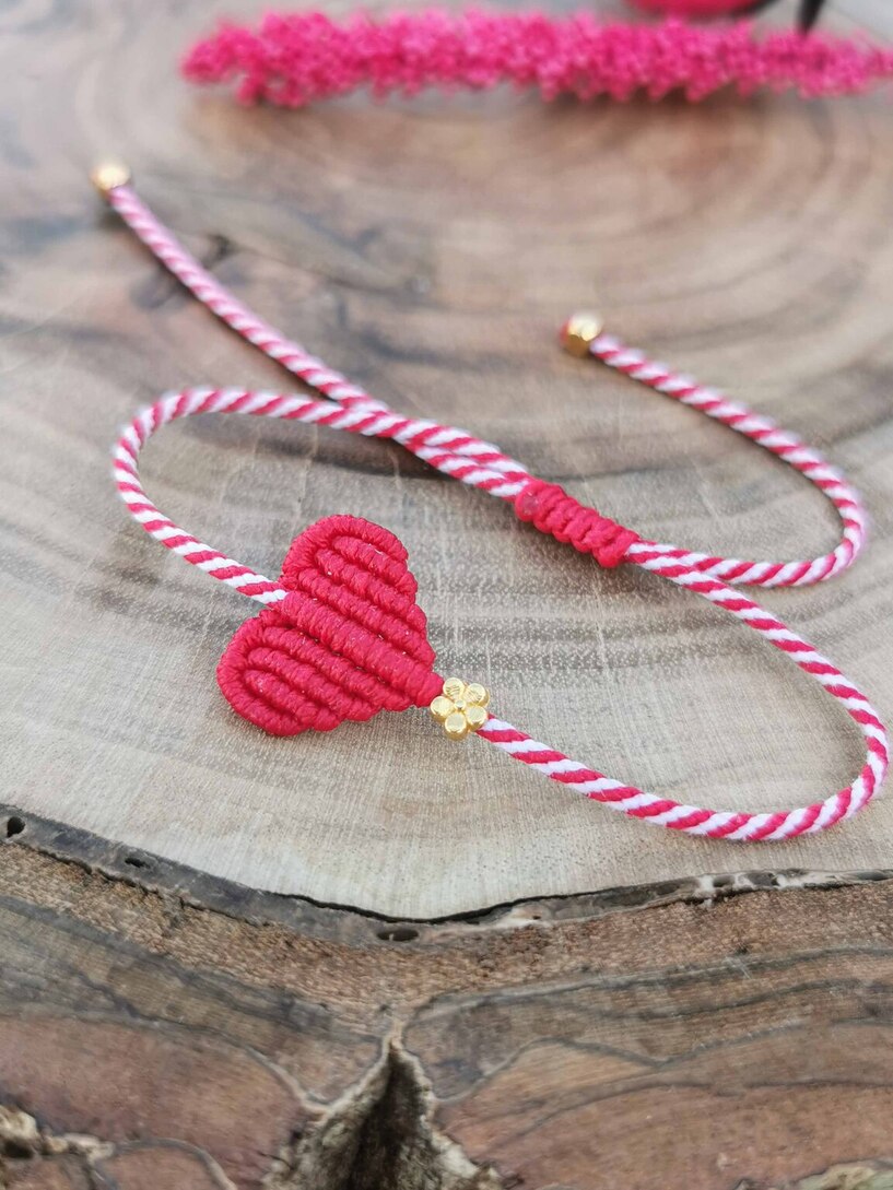 Corazon red macrame martaki