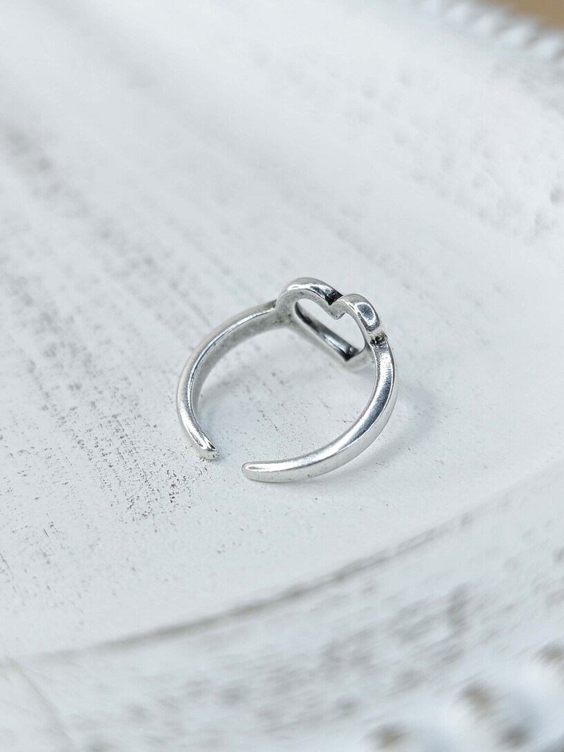 Silver heart ring 