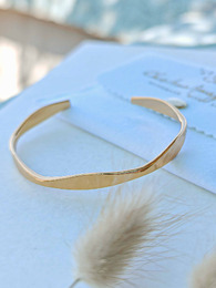Hammer bangle bracelet