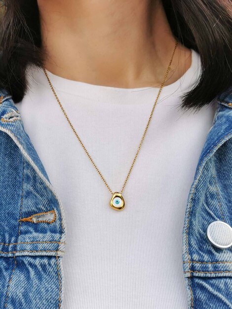 White Ojo necklace