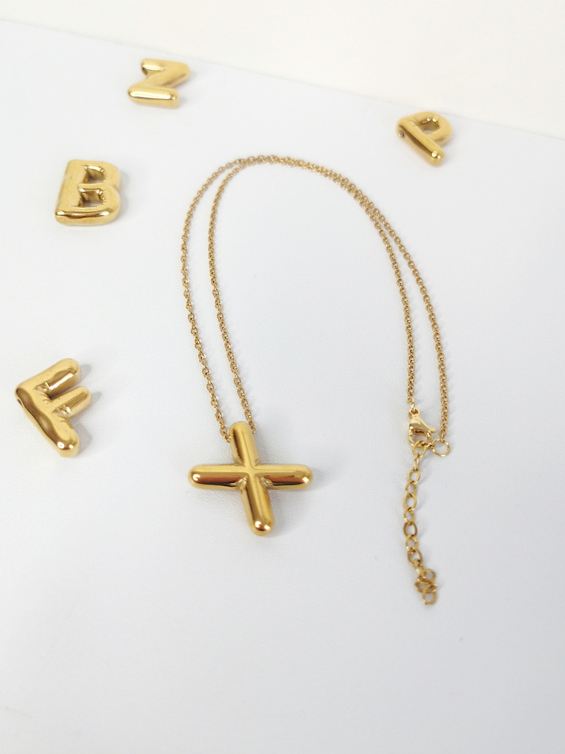 Balloon monogram chain necklace