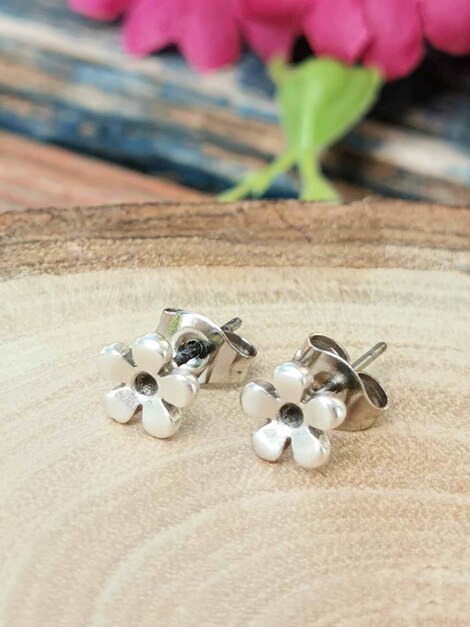 Small daisies earrings