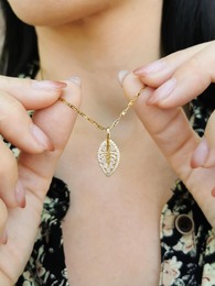 Bella necklace