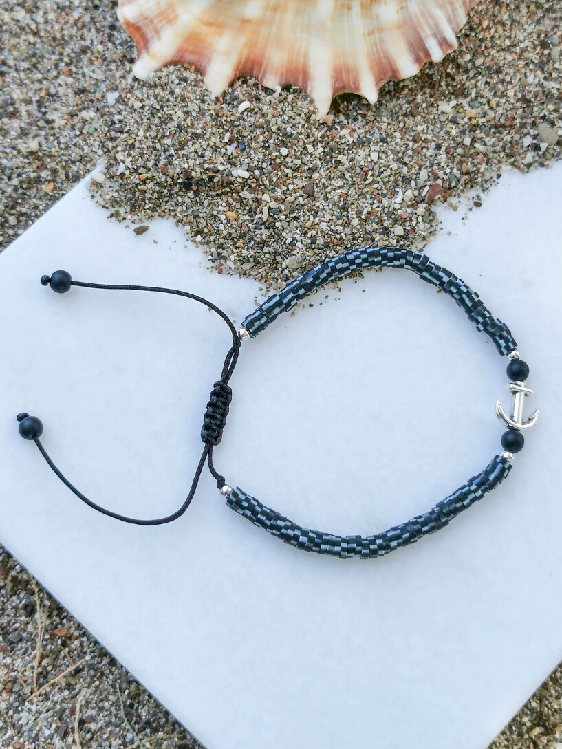 Anchor bracelet